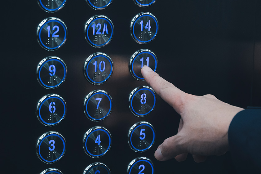 ETIQUETTES YOU SHOULD FOLLOW WHILE USING LIFT IN YOUR APARTMENT BUILDING<